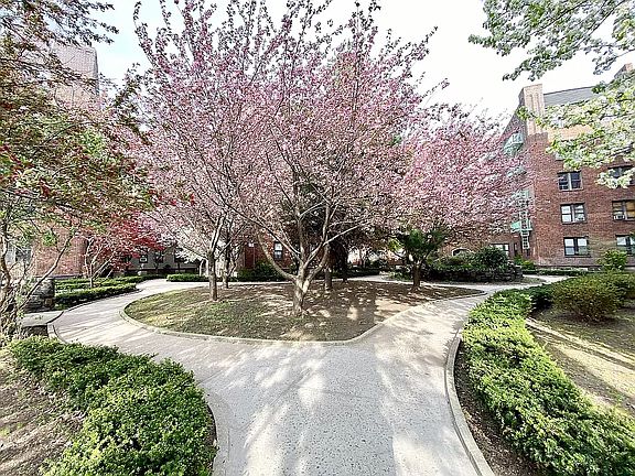 5th image of 3451 Giles Pl APT W4