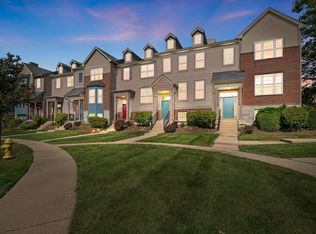 42 Village Station Ln, Grayslake, IL 60030