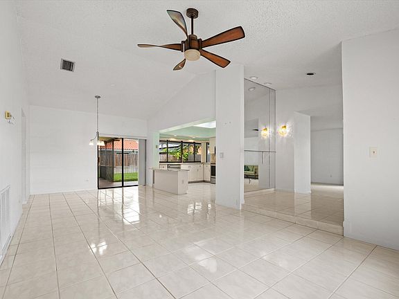 5th image of 10407 NW 7th Street