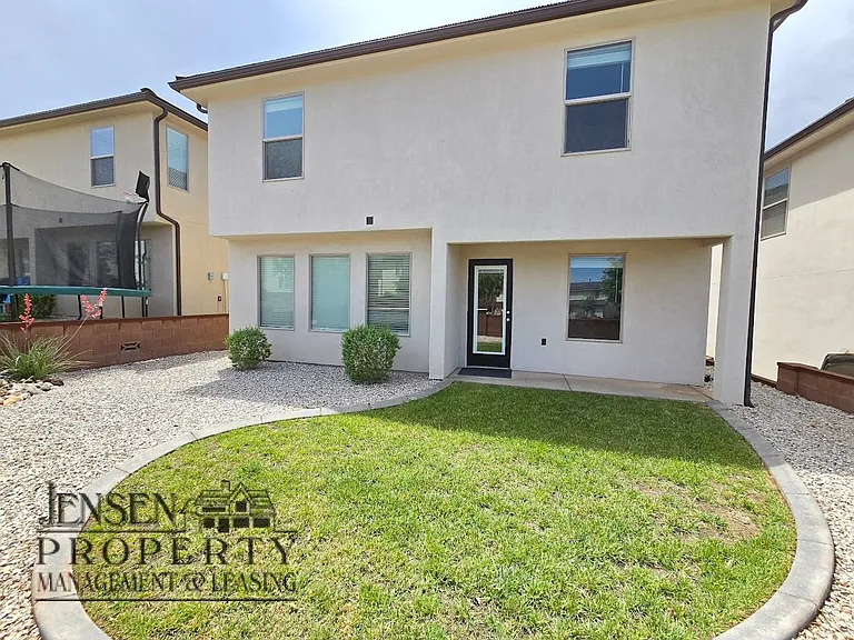 3187 E Halo Ln — Photo 33