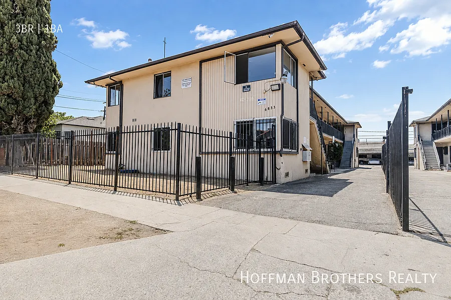 6833 11th Ave Los Angeles, CA 90043 — Photo 3