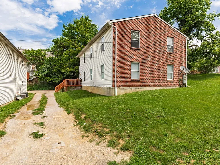4489 Ammon Ave — Photo 2