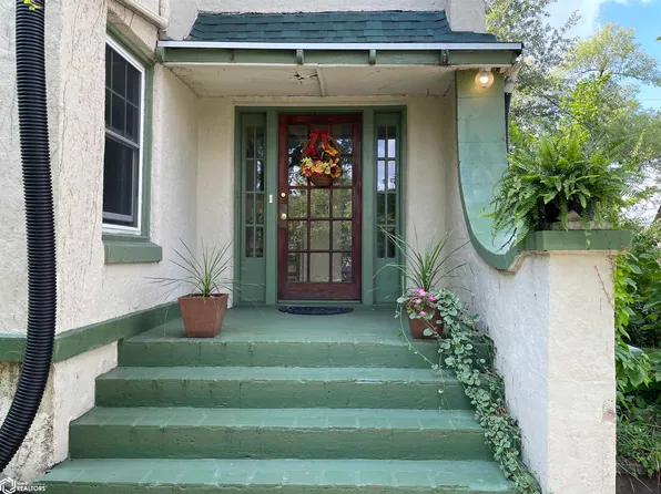 808 N 4th St, Fairfield, IA 52556