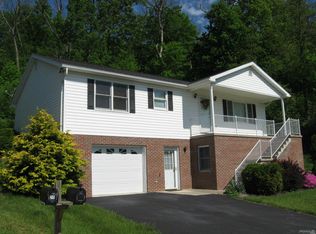 227 United Morgan Cir, Berkeley Springs, WV 25411