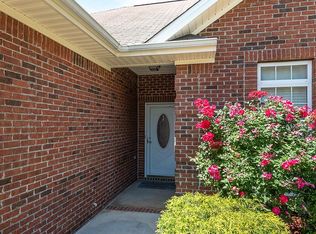 308 Nichole Ln, Muscle Shoals, AL 35661