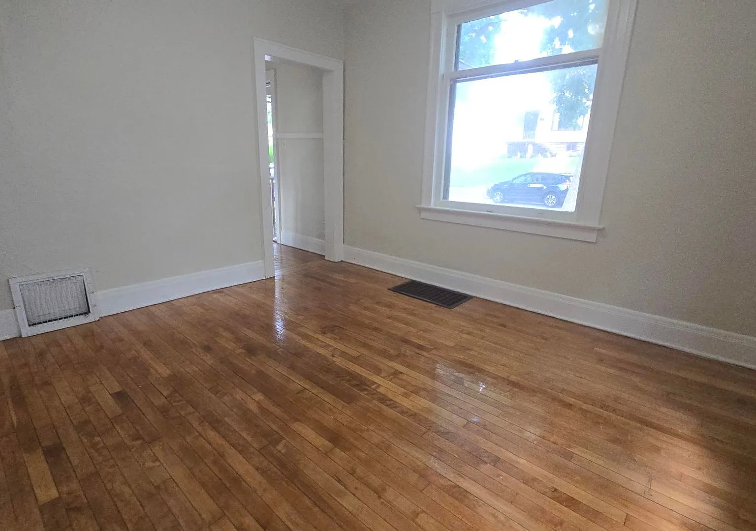 Bartlett 2443 — Photo 2