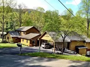 1606 Valleyview Dr, Big Stone Gap, VA 24219