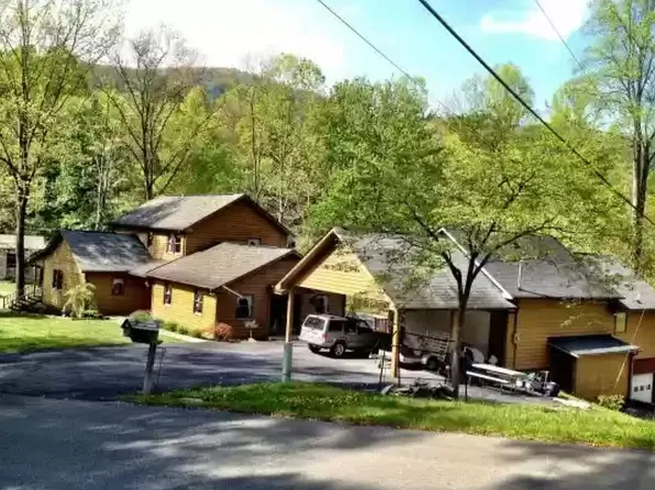 1606 Valleyview Dr, Big Stone Gap, VA 24219