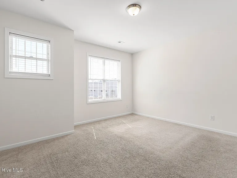 97 Dresser Ln — Photo 18