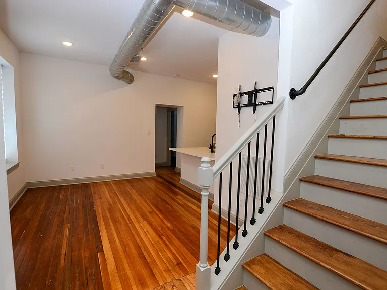 3611 Newton Ave — Photo 9