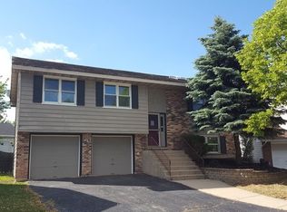 404 Oliver Dr, Westmont, IL 60559