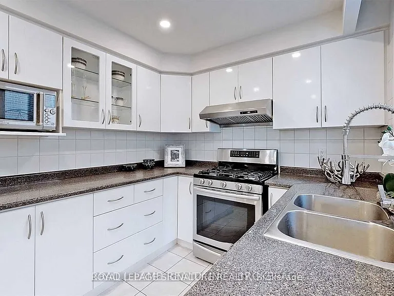 17 Baroness Cres #UPPER — Photo 15