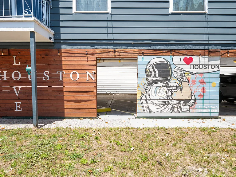 3611 Graustark St #7 — Photo 20