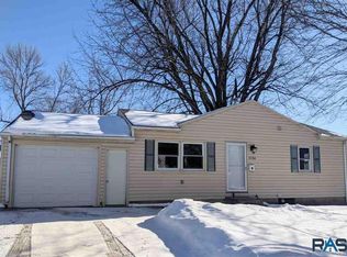 1604 S Comet Rd, Sioux Falls, SD 57103
