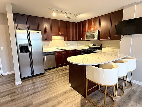 3rd image of 1935 S Archer Ave APT 213