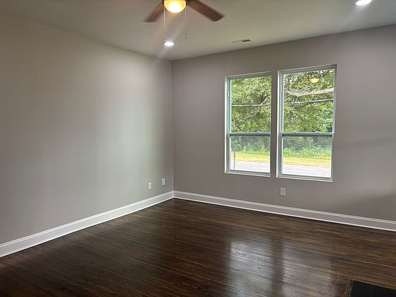 2nd image of 700 Airline Ave
