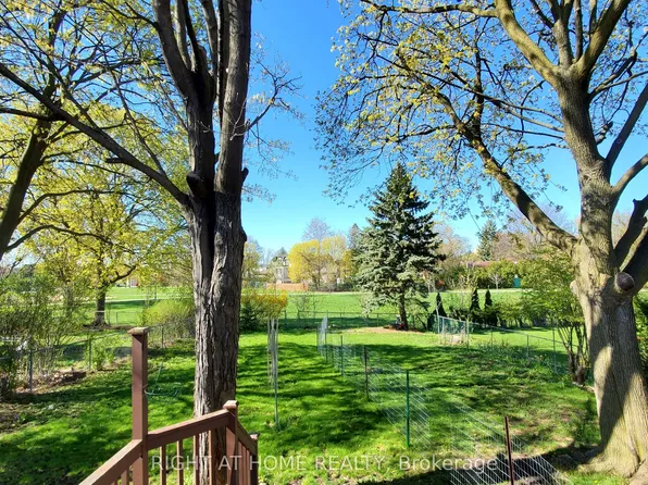 169 Yorkview Dr Unit 2, Toronto, ON M2R 1K2