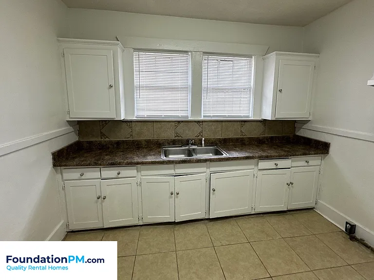 914 Garland St — Photo 3