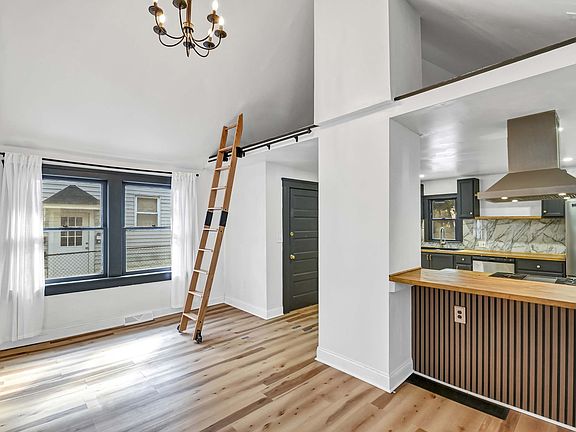5th image of 2238 W 10th St