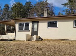 343 Blue Hollow Rd, Mount Airy, NC 27030