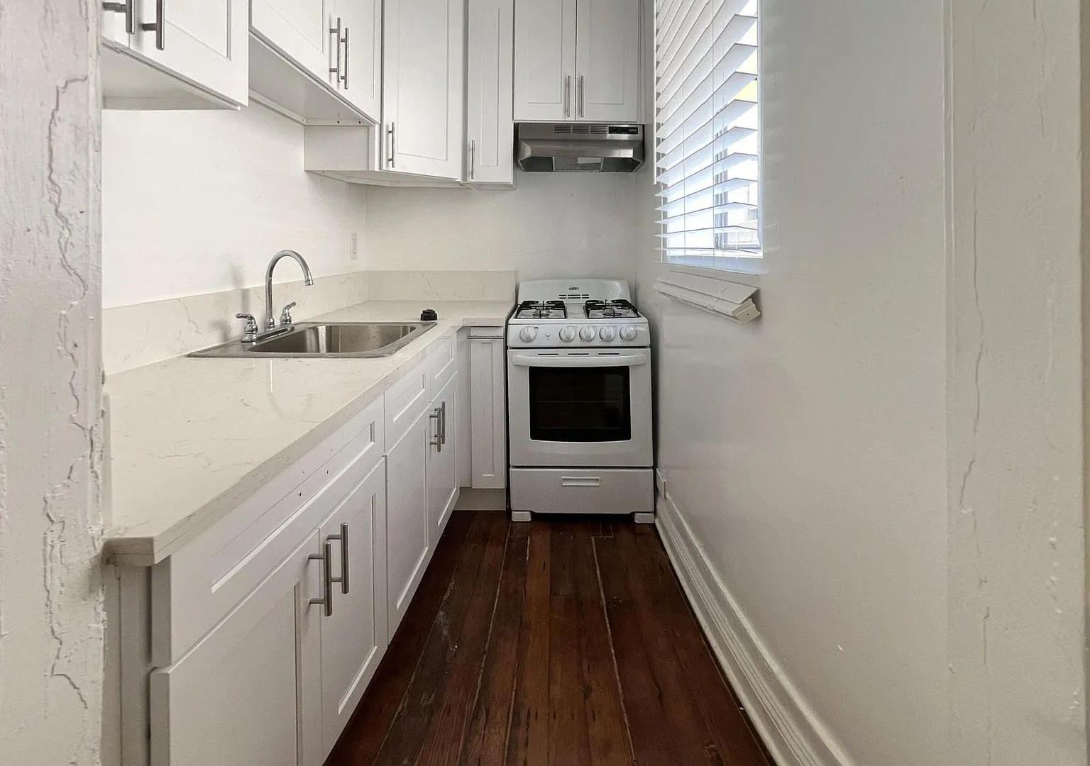 Union Apartments...Cozy Apartment Available! CALL NOW! — Photo 3