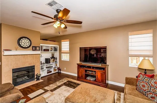 3 bed, 2053 sqft, $2,950 — Photo 4