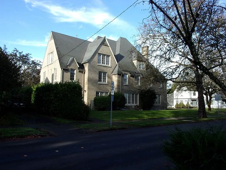096 - Old Pi Phi House - 3002 NW Harrison Blvd. Corvallis, OR 97330 — Photo 2