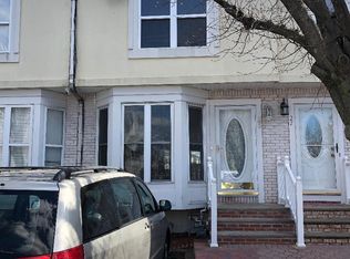 25 Brad Ln, Staten Island, NY