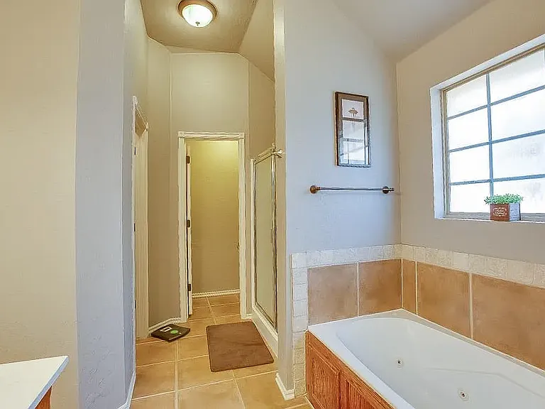 1804 NE 31st St — Photo 6