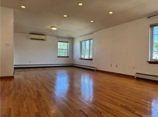 49-12 196th Pl #2F, Fresh Meadows, NY 11365