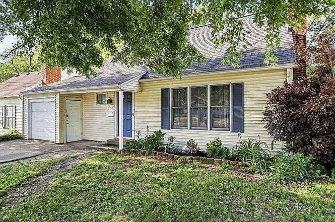 3 bed, 1.5 bath, 1260 sqft, $1,050 — Photo 2