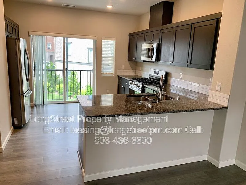 3 bed, 3.0 bath, 1391 sqft, $2,695 — Photo 4