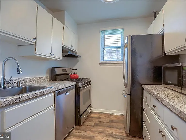 4411 Falls Bridge Dr #B — Photo 3