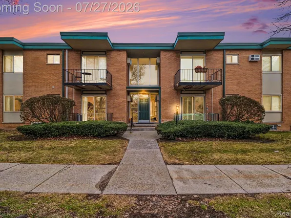 1840 Axtell Dr APT 7, Troy, MI 48084