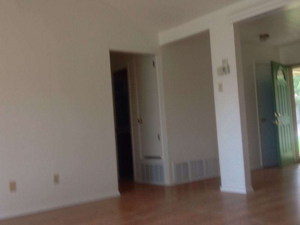 1st image of 711 S Hunters Glen Cir