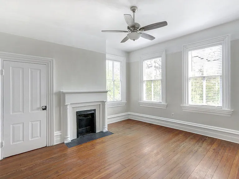 218 E Henry St #B — Photo 5