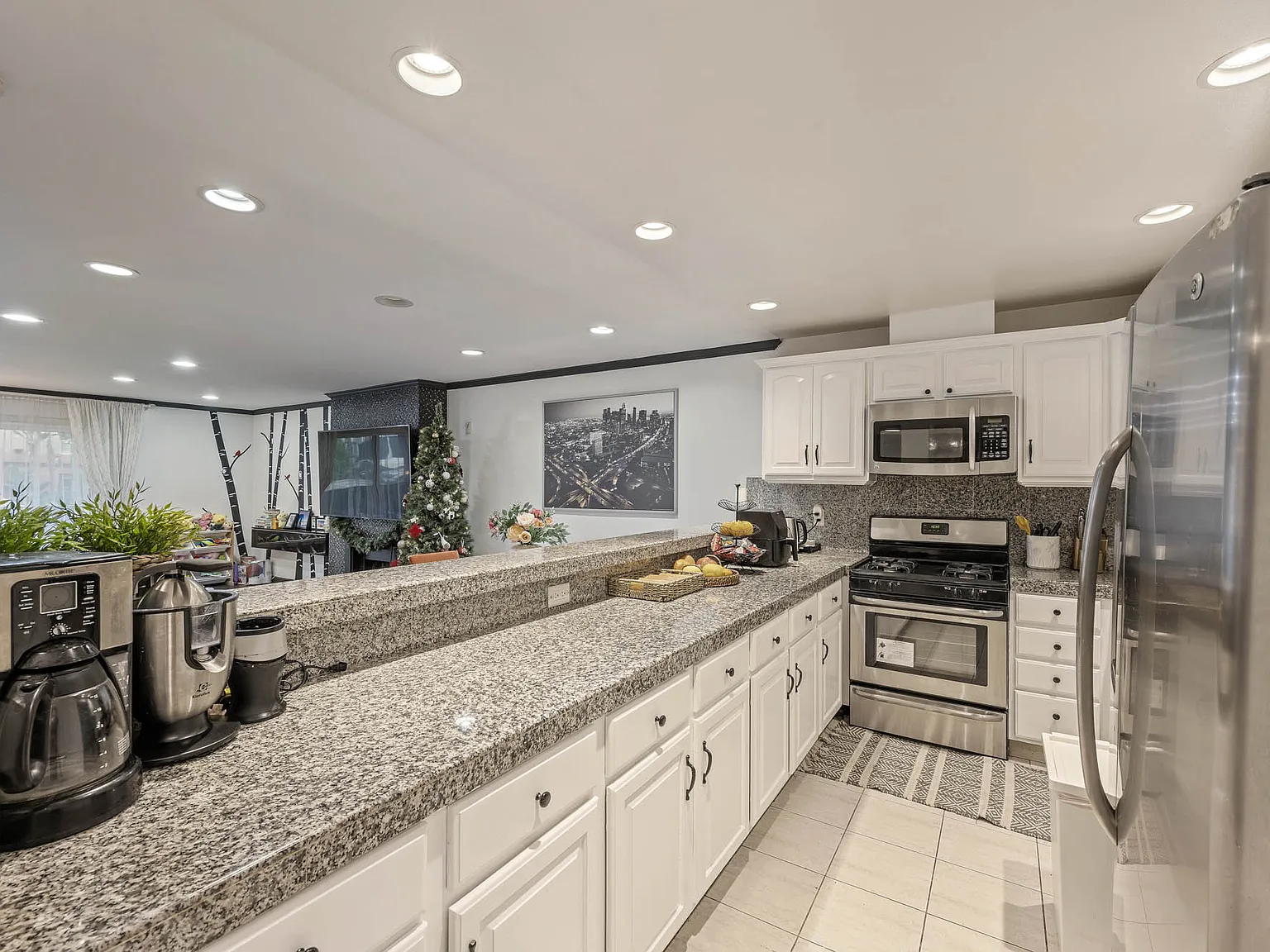 2 bed, 1220 sqft, $6,200 — Photo 3
