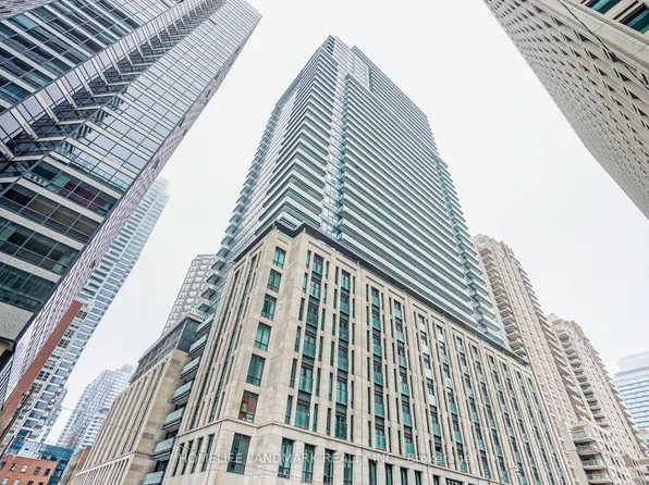 955 Bay St, Toronto, ON