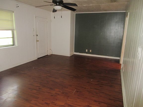3rd image of 909 Wilton Pl