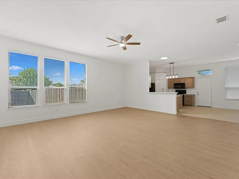 3 bed, 1742 sqft, $2,195 — Photo 4