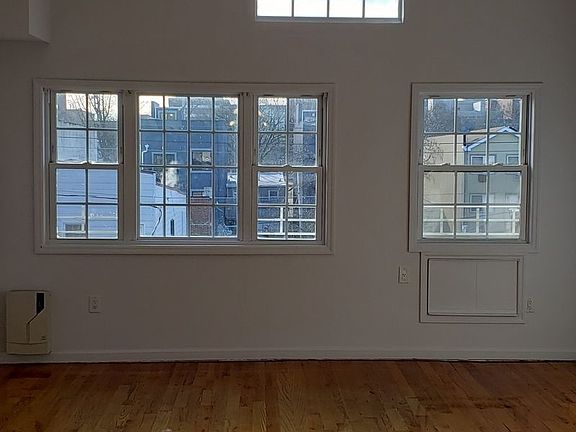 2nd image of 489 Midwood St