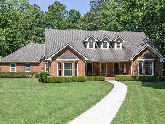 2nd image of 1090 Forest Hills Dr SE