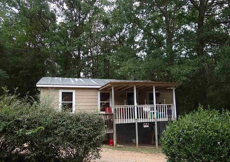 1st image of 300 Horsley Dr
