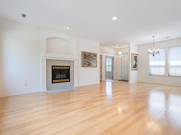 4th image of 4 Canopy Ln