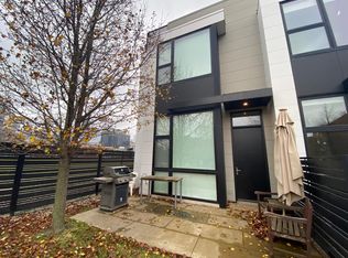 435 W Hobbie St, Chicago, IL 60610