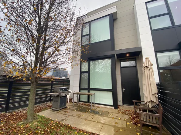 435 W Hobbie St, Chicago, IL 60610