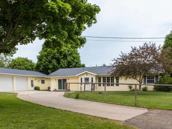 409 Hillcrest St E, Lanesboro, MN 55949