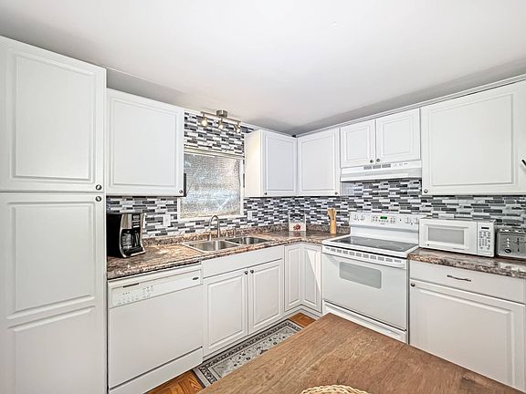 3rd image of 12526 Poinciana Dr