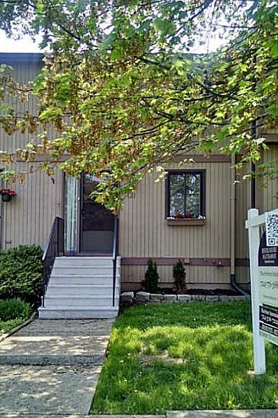 1st image of 131 Bellwood Ct