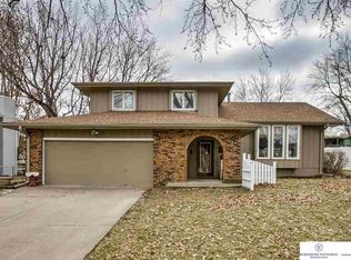 907 W Perry St, Papillion, NE 68046